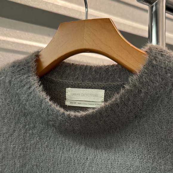Urban Outfitters Gray Fuzzy Sweater - Picture 6 of 8